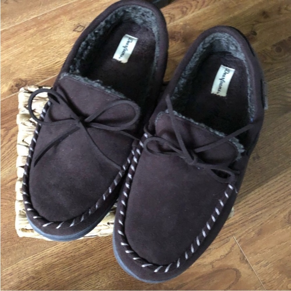 Dearfoams brown house shoes in size L 11-12